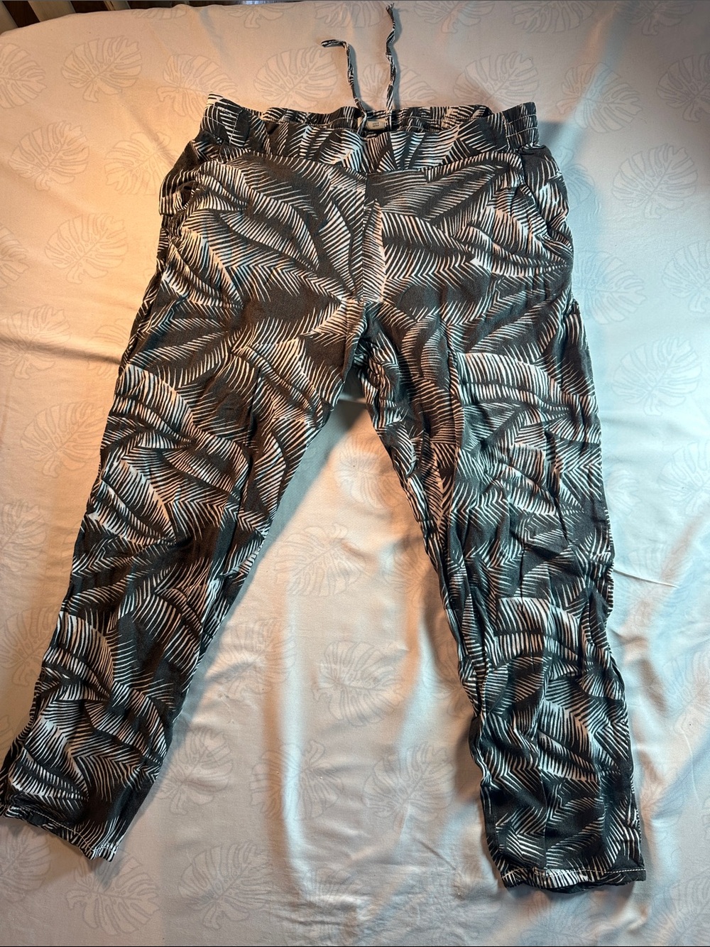 GAP Black & White Palm-Print Jogger Sweatpants